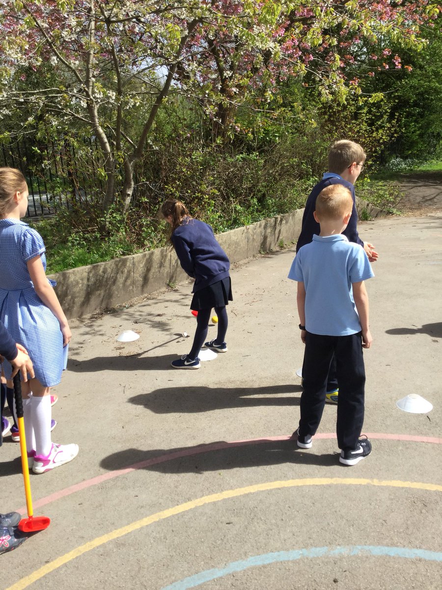 CCCRPrimary's tweet photo. Y3/4 Tri-Golf team working on their putting skills
#funatlunchtime https://t.co/0UkKIxPeRL