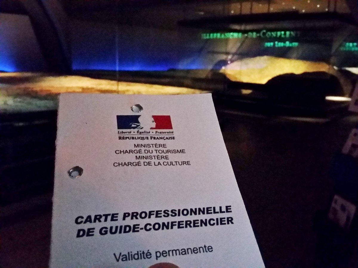 Pharos_visites's tweet photo. Elle me suit partout : ma carte de #guideconférencier ! Fière de mon métier de guide et de pouvoir partager ma passion pour la #culture et le #patrimoine avec les publics les plus divers, dans les sites & #musées du @MinistereCC et de @Defense_gouv #ProfessionsMW #MuseumWeek https://t.co/563mZJCypu