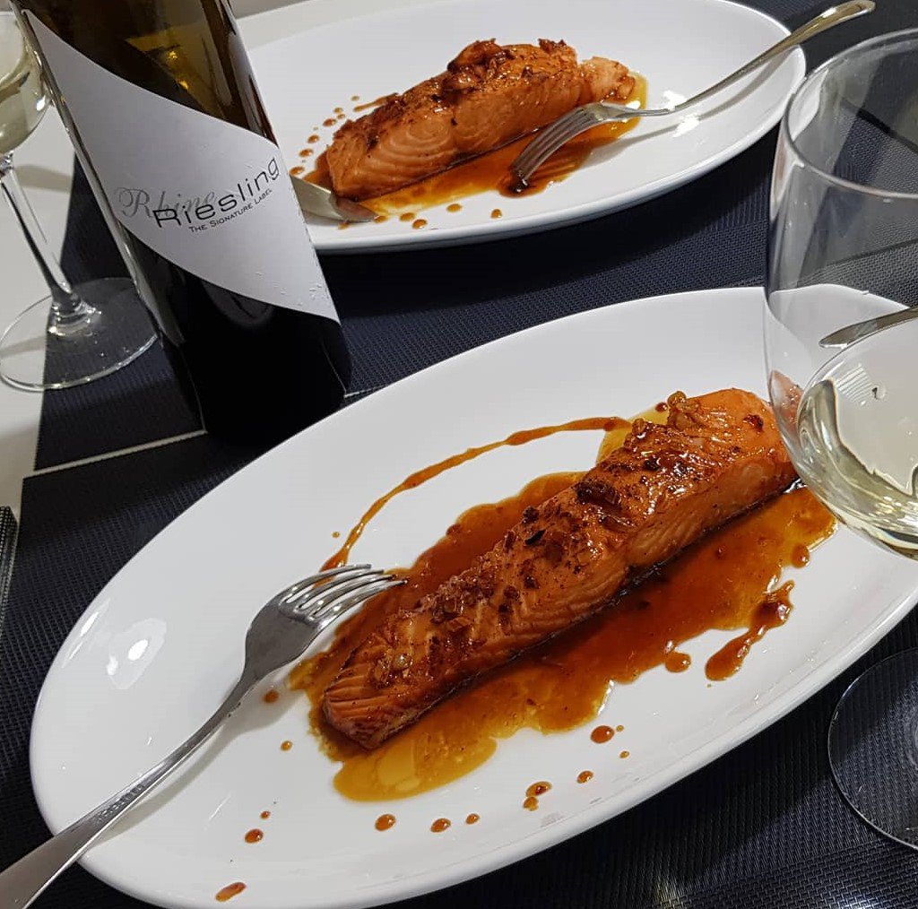 WineofMacedonia's tweet photo. Salmon masterclass...
https://t.co/uBg6H7Ml8L
#homecooking #homemade #RhineRiesling #TheSignatureLabel #Traikovsky #Macedonia https://t.co/9SgP64J0zP