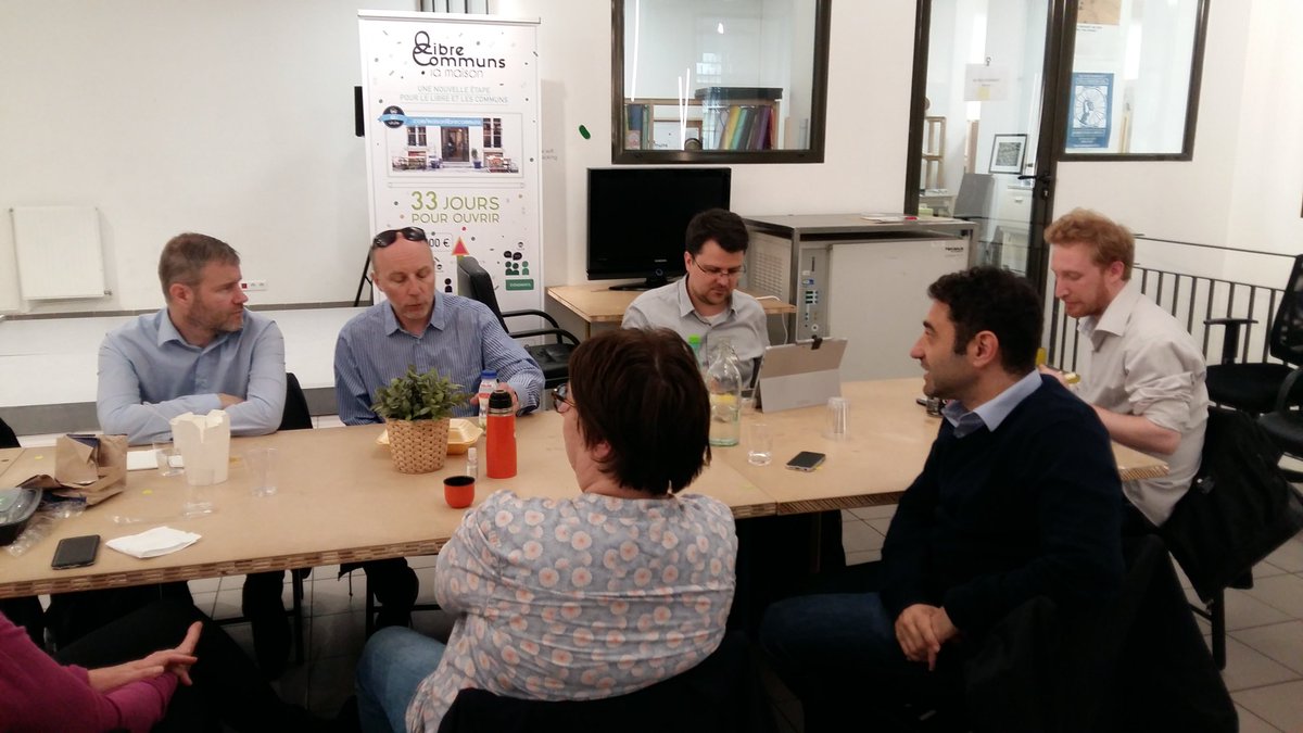 sophiemaheo's tweet photo. Co lunch adhérents de @la_fing à @LaPaillasse
On parle de la future maison du libre et des communs, du @forumbrest, de démocratie & de nouvelles formes de gouvernance (donc du cahier #Audacities), de compétences et d'évaluation https://t.co/RYbP9UEVuh