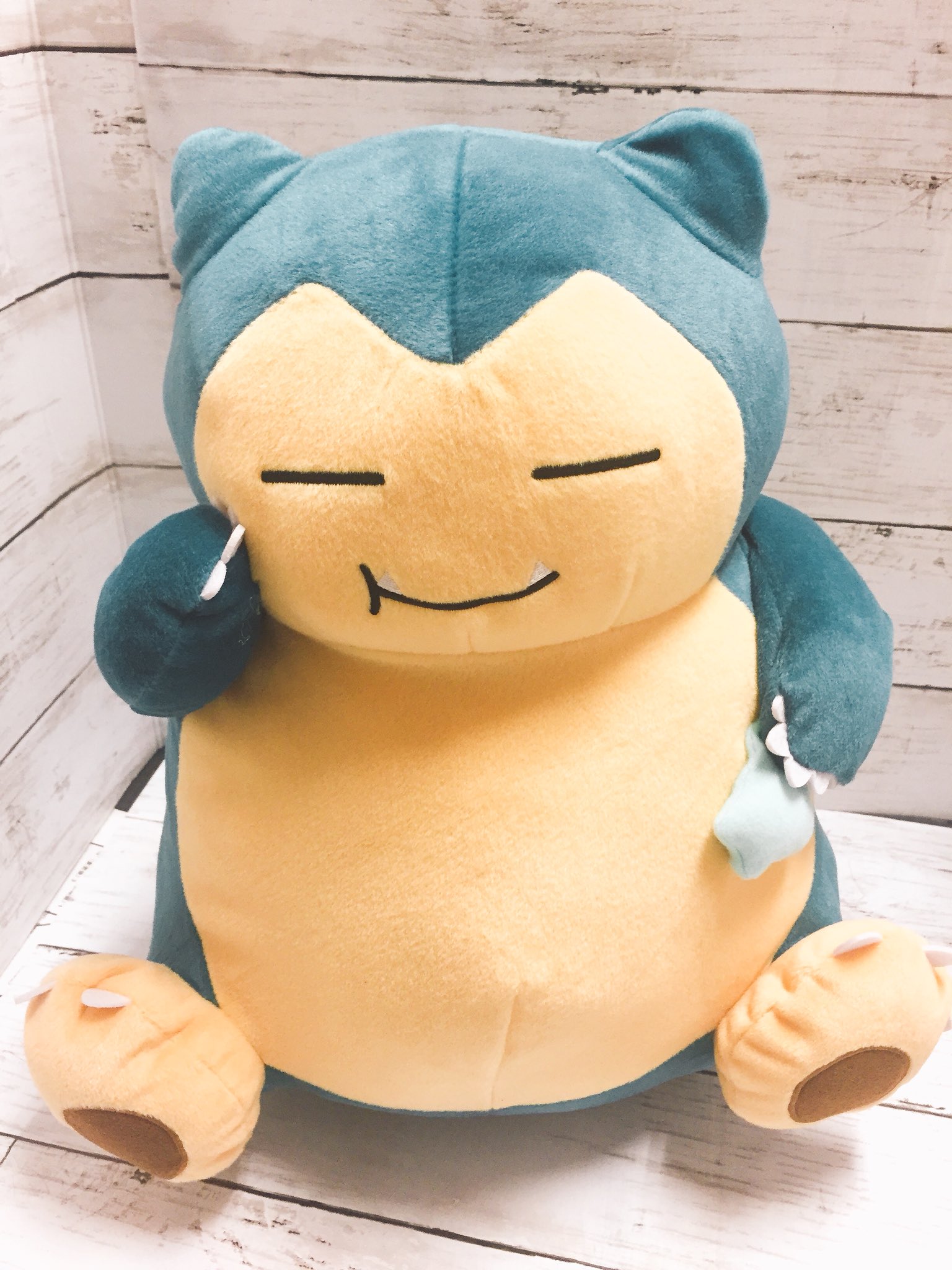 Namcoイオンモール姫路リバーシティ店 景品情報 お次はポケモン景品 今週はカビゴンとコイルの特大ぬいぐるみが登場しております W ノ きのみを脇に抱えたカビゴンちゃんが超キュート ビッグサイズぬいぐるみとしては今回初登場のコイルちゃん