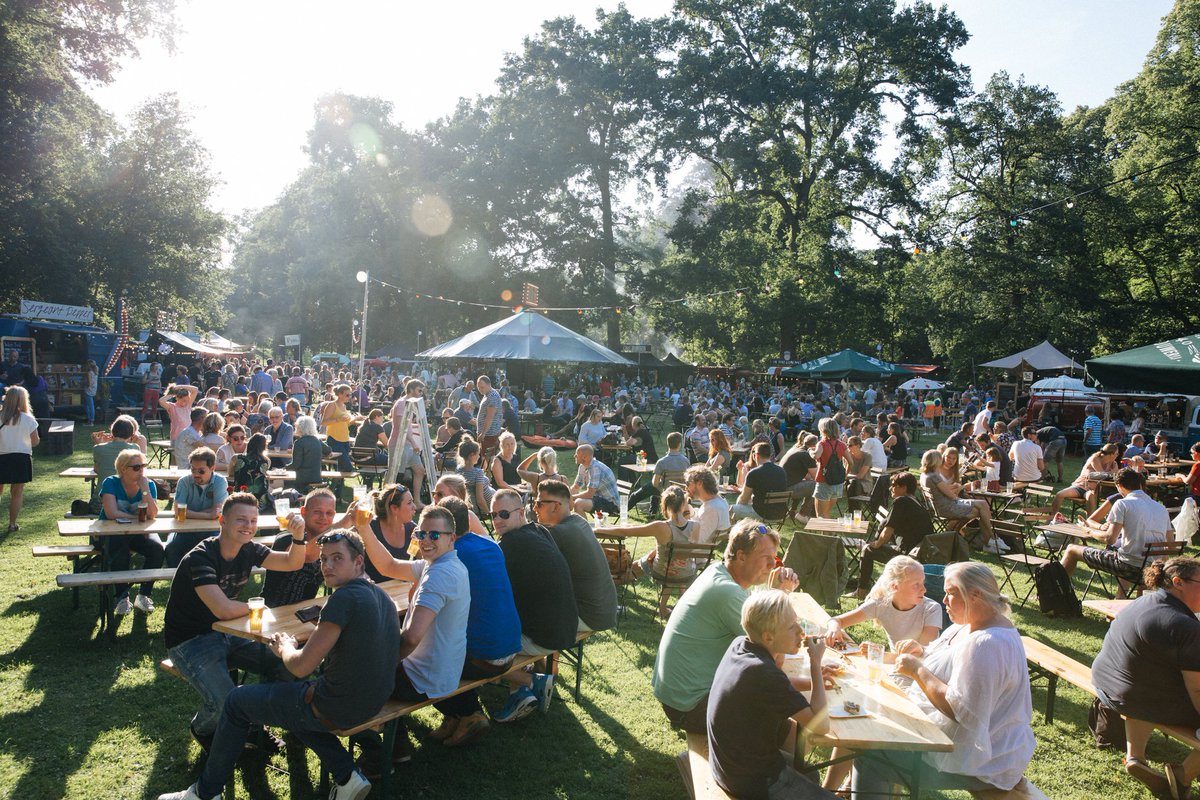 Met je collega's bij ons je vrijmibo houden? Dat kan! Mail je aanvraag naar borrelen@etenoprolletjes.nl en we reserveren een tafel voor jullie. 🥂 #VrijMiBo #Vrijdag #Borrel #EtenopRolletjes #Food #Festival #Foodie #FoodTruck