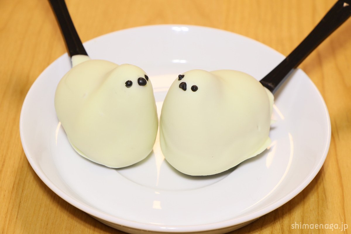 daily_simaenaga's tweet photo. 「東京名菓ひよ子」をホワイトチョコでコーティングして「北海道名菓しまえなが」にするという妄想を実現しました。 https://t.co/cJmwYPjC54