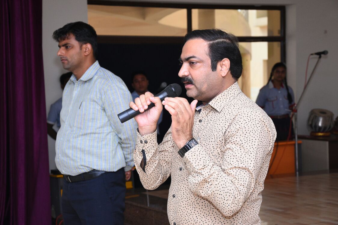 rtogorakhpur's tweet photo. @ParivahanUP 29वें सड़क सुरक्षा सप्ताह 2018 के चौथे दिन दिनांक 26 अप्रैल 2018 को परिवहन विभाग गोरखपुर द्वारा स्कूली बच्चों को सड़क सुरक्षा के प्रति जागरूक किया गया । https://t.co/XOZtNXRwTe