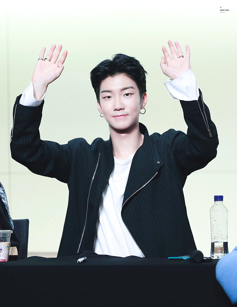 hoonystory0111's tweet photo. 180421 을지로
💚💚💚💚
#WINNER #HOONY #이승훈

https://t.co/4HewPV2Cle
https://t.co/N0ude7z2Ch https://t.co/H9xmXNKD4C