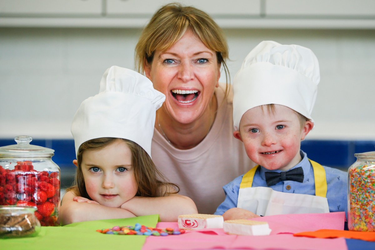 DownSyndromeIRL's tweet photo. We are thrilled to officially launch our #HBFundays Campaign for 2018 with @HBIreland ,Celebrity Chef @rachelallen1 &amp; twins Max &amp; Millie! What a great day we had at @Kings_Hospital ....sunshine, party games, face-painting &amp; yummy ice-cream!Register now! https://t.co/9iU16sHTD1 🍦 https://t.co/GgdYpvA8B1