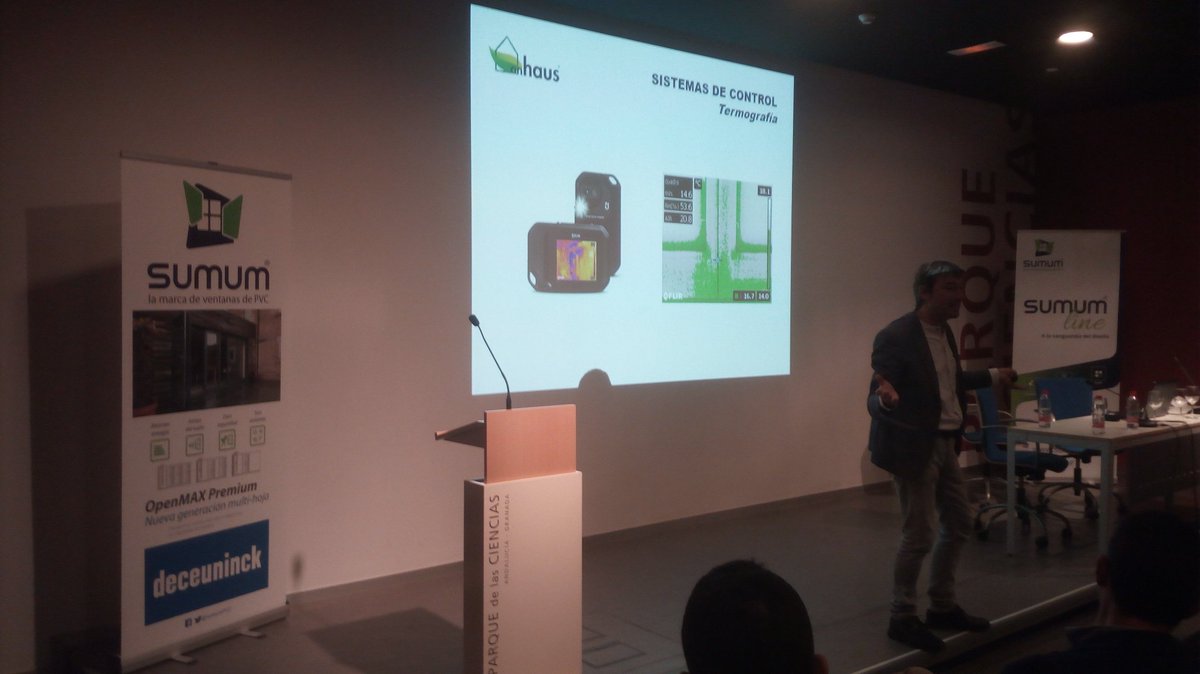 SUMUMPVC's tweet photo. Koldo Monreal explicando la realidad de Passivhaus. @SUMUMPVC @RotoFTT_ES @Deceuninck_ESP #SumumDay https://t.co/wQhHM8aFp9