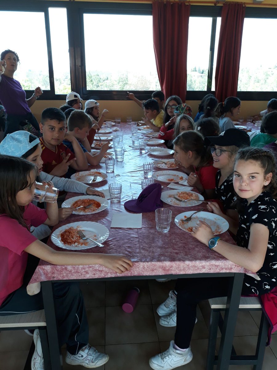 amatitarga's tweet photo. Hora de dinar!!! Ens encanta l'arròs amb tomàquet. Bon profit a tothom!
#amatitarga #colonies2018 https://t.co/EwO5iWHAsP