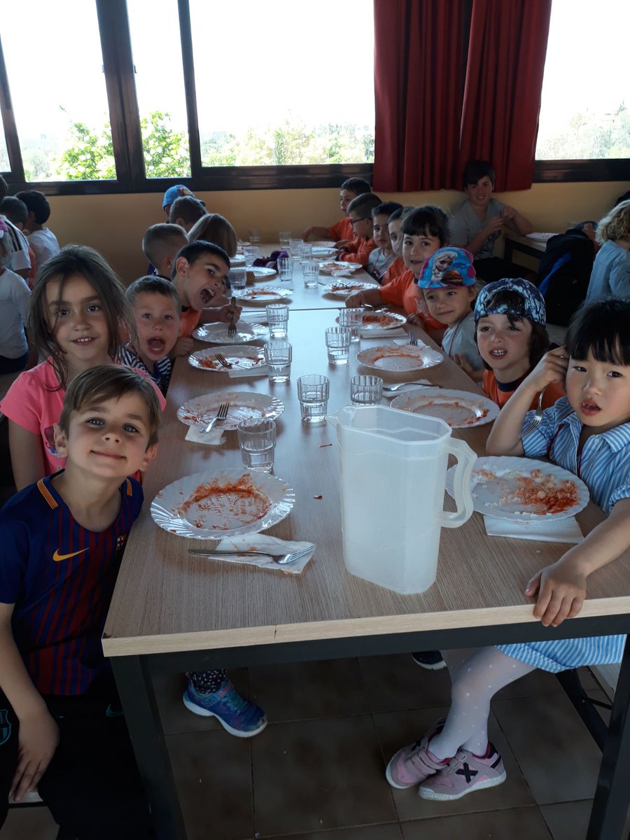 amatitarga's tweet photo. Hora de dinar!!! Ens encanta l'arròs amb tomàquet. Bon profit a tothom!
#amatitarga #colonies2018 https://t.co/EwO5iWHAsP