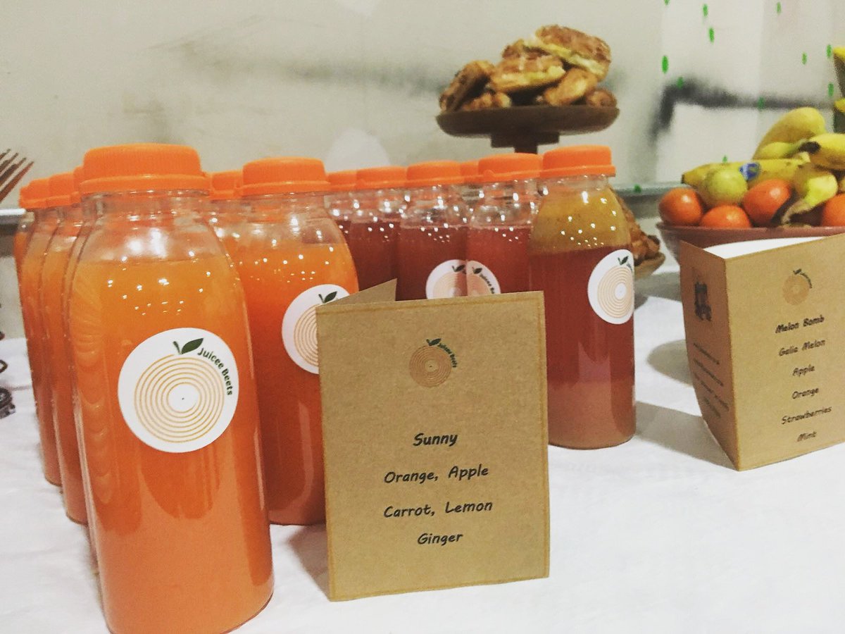 JuiceeBeets's tweet image. Healthy boost of vitamins from our fresh juices added to @tastethelovemcr incredible breakfast spread-corporate catering  @thesharpproject 
 #juiceeverydamnday #startthedayright #breakfastspread #corporatecatering #eatarainbow #drinkyourveggies #buylocal #eventcatering