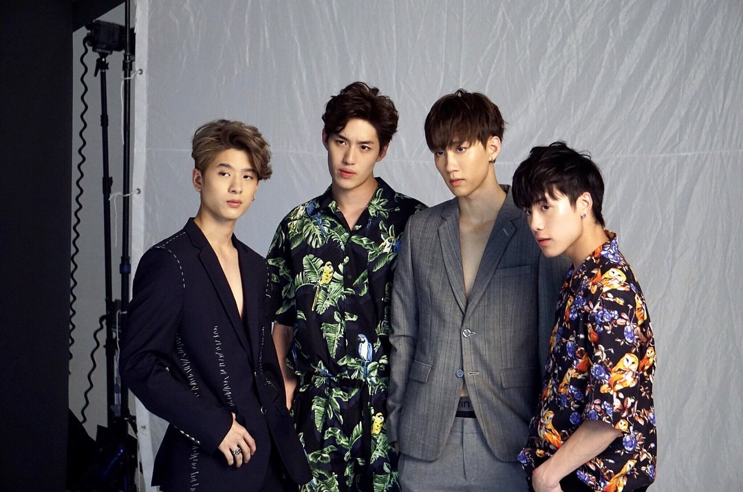 ภาพเบื้องหล้งการถ่ายทำนิตยสาร bazaar men thailand ติดตามได้ตามแผงหนังสือชั้นนำเร็วๆนี้จ้าาา

#JamyJamess
#nadaoartist 
#9by9TH