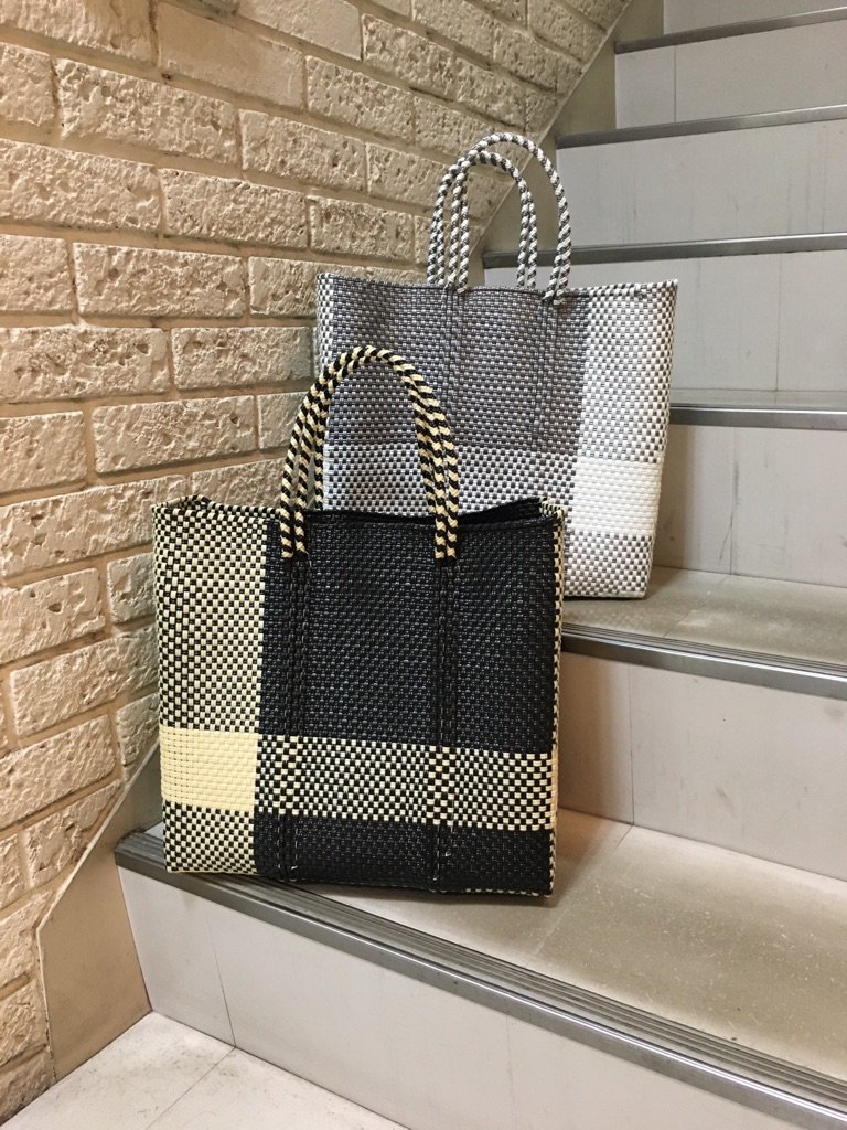 pelican_nagoya's tweet photo. 【new arrival】
sunshine+cloudから、ビニール素材で作られたMEXICO BAGが
入荷しました!
手入れが楽で軽くて丈夫なバッグは、レジャーやショッピングにも◎
普段のコーディネートに取り入れやすい、シックなカラーです。
¥6,800+tax
#sunshinepluscloud #mexicobag #ビニールバッグ #pelicannagoya https://t.co/Z7y6EBk6ek