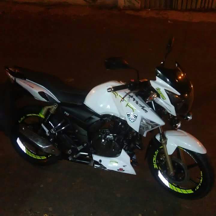Bsa_oficial2017's tweet photo. #TVS2018 #tvs_apache
#bsa_oficial @Bsa_oficial2017
TODA UNA FAMILIA ...POCOS PERO SIEMPRE JUNTOS...
@TVSCOLOMBIA
@TVSMotos
@TVSApacheID
@Rr310Tvs
@TVSMotor https://t.co/J1CeL632F9