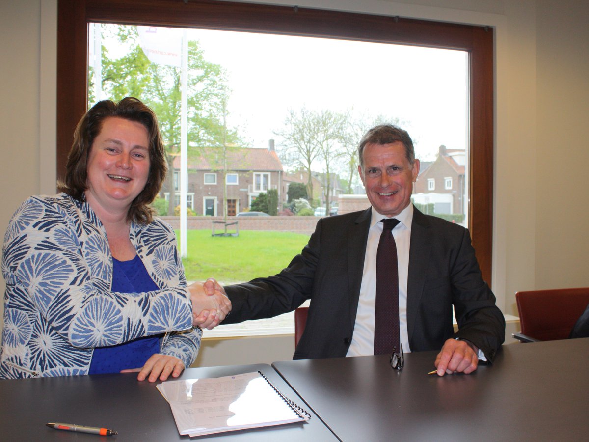 Vandaag hebben <a href="/ZorgvanCarinova/">Carinova</a>, Nijhuis en <a href="/ExploriusVG/">Explorius</a> de handtekeningen gezet onder het verkoopcontract. Op de locatie van het voormalige verpleeghuis van St. Jozef in #Deventer gaan wij een nieuwe #duurzame woonbuurt ontwikkelen. nijhuis.nl/2018/04/26/nie…