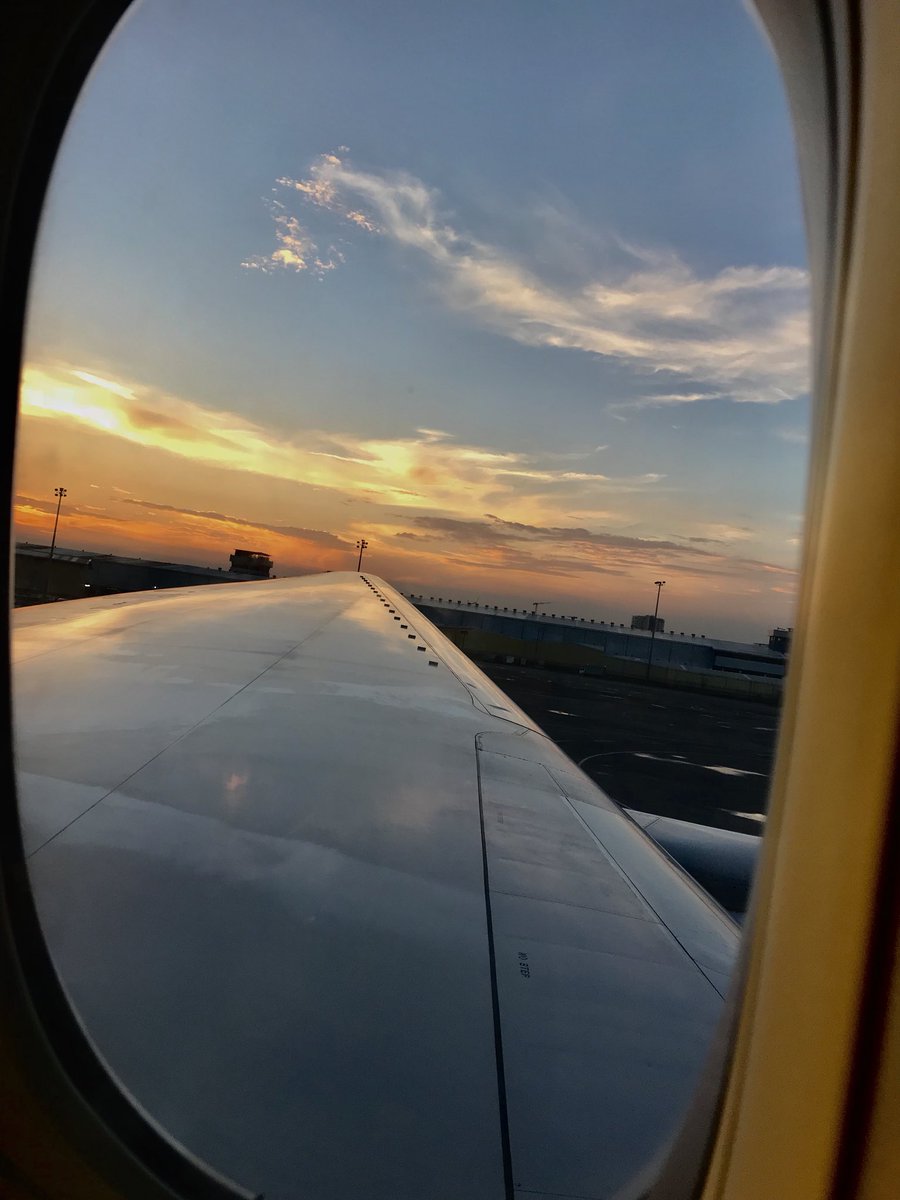 minjeesayao's tweet photo. The sunset, of course doesn’t care if we watched it or not. It will keep on being beautiful even if no one bothers to look at it. https://t.co/aGaWGyJkpw