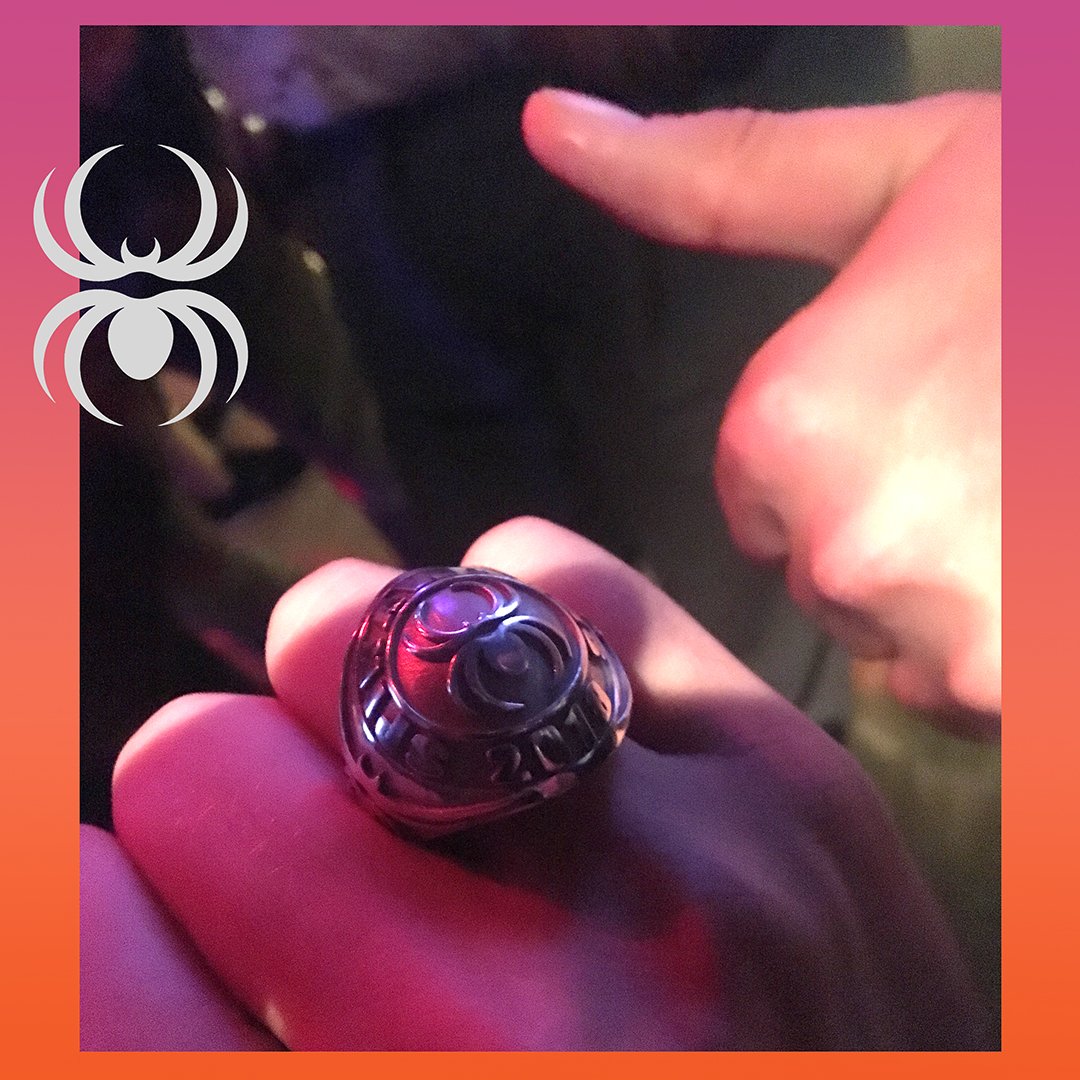 Hééél content met zilver voor het <a href="/bol_com/">bol</a> kersthuis bij de <a href="/SpinAwards/">Stichting SpinAwards</a> ! 👍🕷