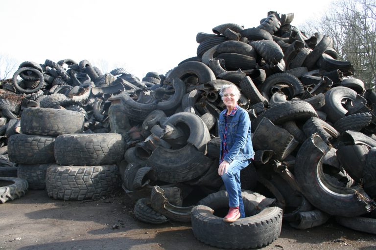 Marja werkt sinds ongeveer vier maanden bij Doornberg Recycling en heeft het enorm naar haar zin! Haar leidinggevende is erg tevreden over haar: "‘Marja is erg loyaal, betrouwbaar en vooral erg gemotiveerd." Benieuwd naar haar verhaal? Lees het hier: bit.ly/2r1oFbU