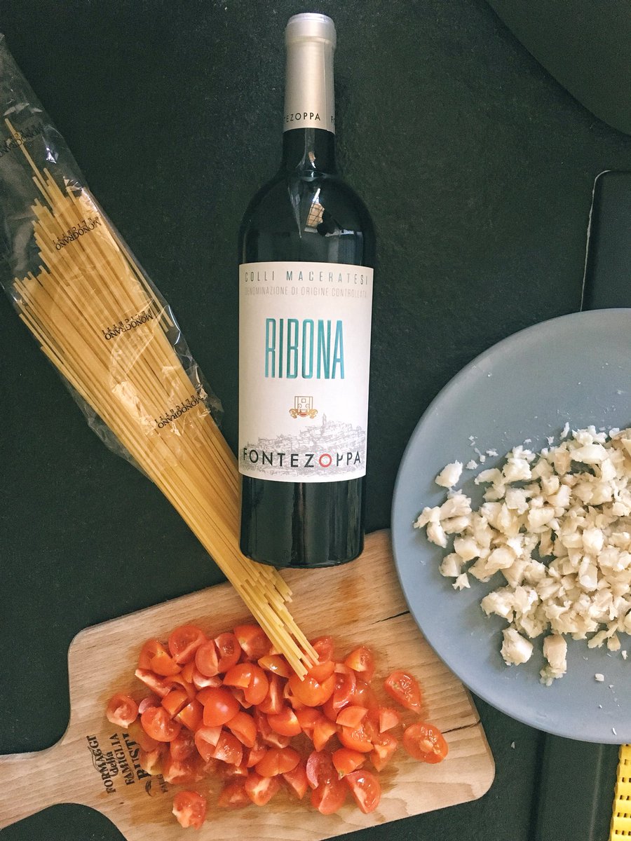 Quando suonano alla porta per darti i vini <a href="/Fontezoppa/">Cantine Fontezoppa</a> dalle #Marche e sei subito ispirata per una ricetta 🔝 (spero 🤣)
#cantinefontezoppa #winemarche #madeinmarche #winelover #winetasting #italy #igersmarche