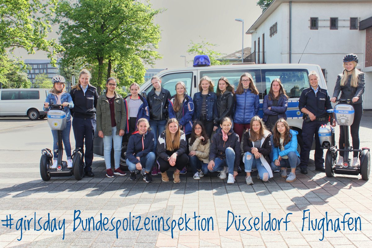 Bundespolizei Nrw A Twitter Girlsday Bei Der Bundespolizei Am Flughafen Dusseldorf Dus Eddl Naturlich War Auch Unser Star Rufus Dabei Ausserdem Haben Sich Die Madchen Ohne Zuruckhaltung An Unser Ubungssystem Fur Die