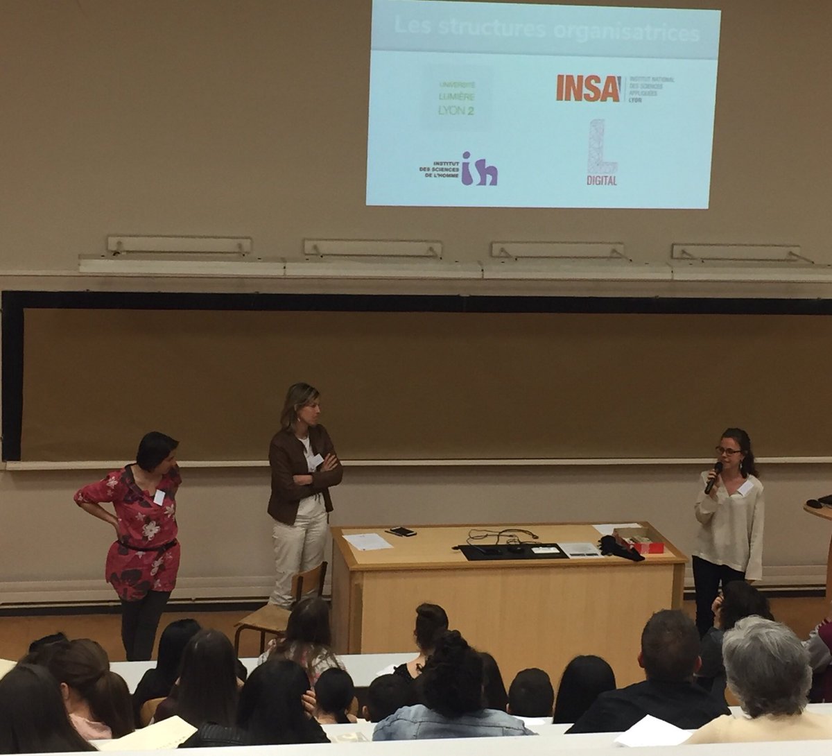 4LDigital's tweet image. #WebComeLyon Présentation du #barcamp #web and #gender par Florence Françon @FloSaubatte et @Cecile Favre