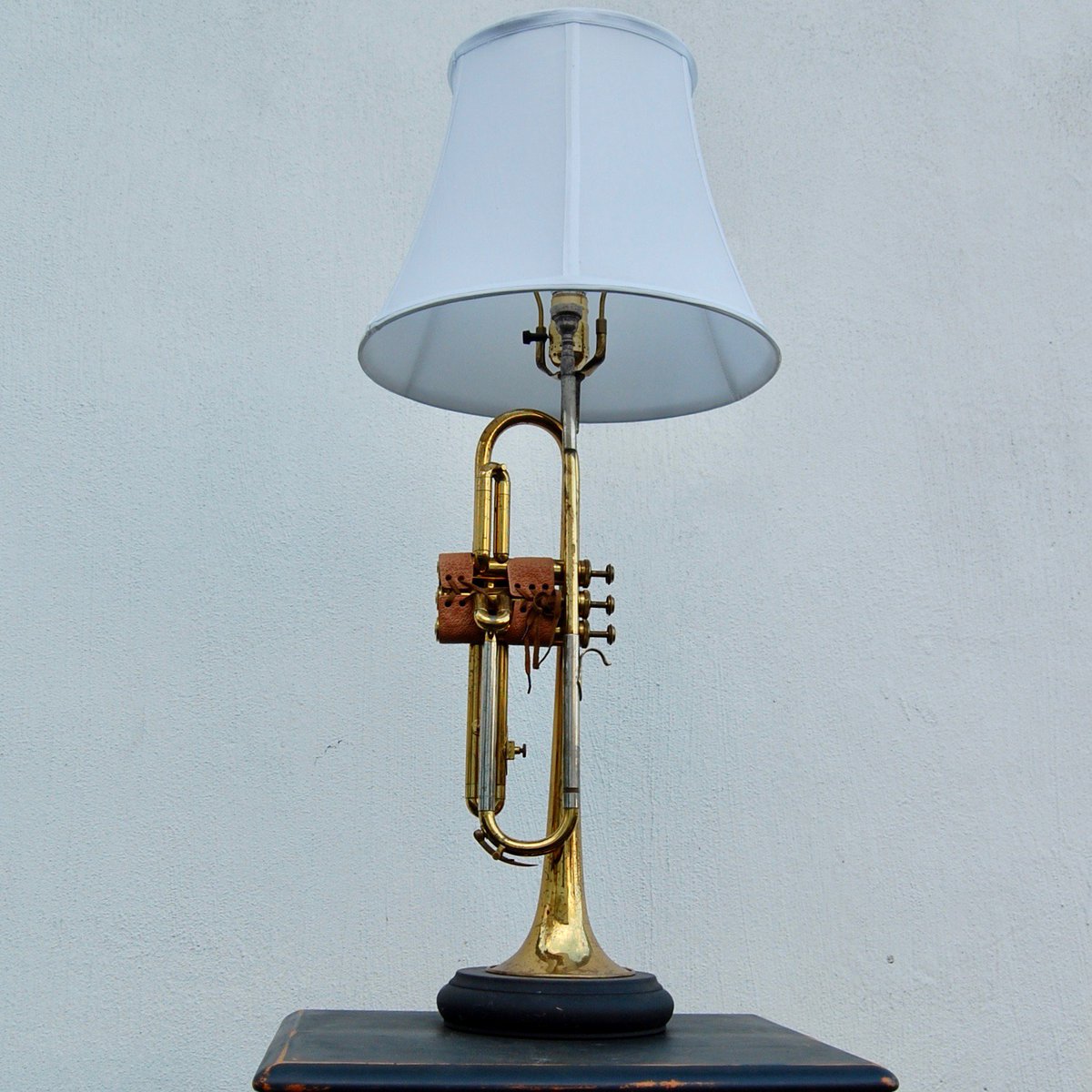 littleGuySimon's tweet photo. Handcrafted Bugle Lamp!

#music #lamp #horn #bugal #instrament #lighting #handcrafted #decor #interiors #asburypark #oceangrove #bradleybeach #redbank #longbranch #nj #jerseyshore
#brick #dealnj #wallnj #freehold #neptune #neptunecity #monmouth https://t.co/KVuTlEM5Ow