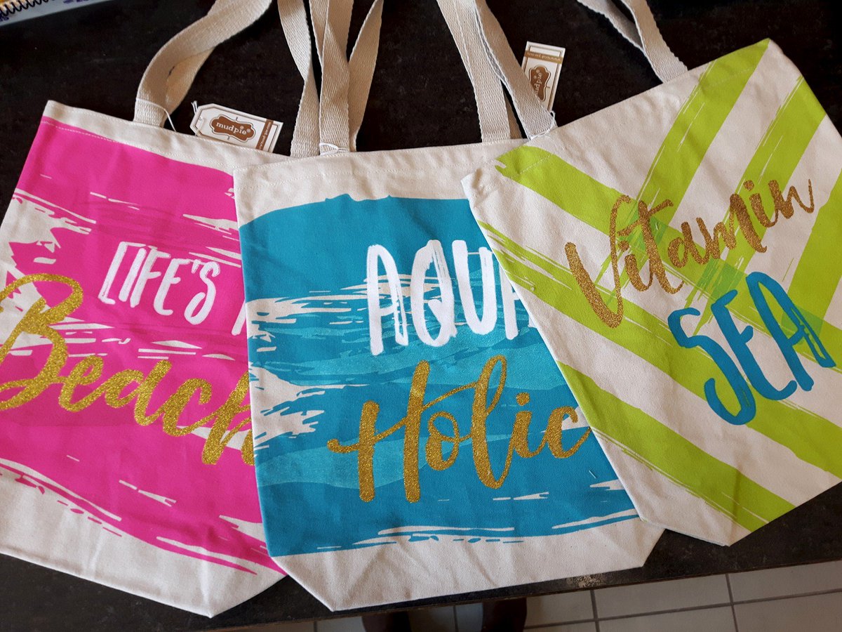 HC_Bookstore's tweet photo. Check out new Spring arrivals at Samuel's! @hollandcollege @HC_Hurricanes @LibraryHC #springishere #newarrivals https://t.co/zTAEWP0Vck