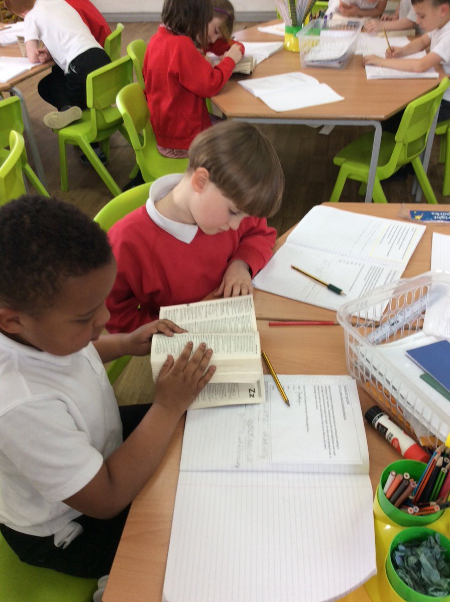 MerseyYear2's tweet photo. We are practising using a thesaurus this afternoon in Owls English session. Wow!!! @MerseyPrimary https://t.co/dH22LmZagT