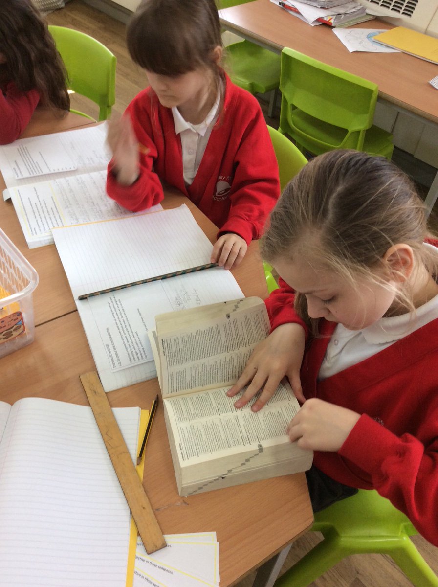 MerseyYear2's tweet photo. We are practising using a thesaurus this afternoon in Owls English session. Wow!!! @MerseyPrimary https://t.co/dH22LmZagT