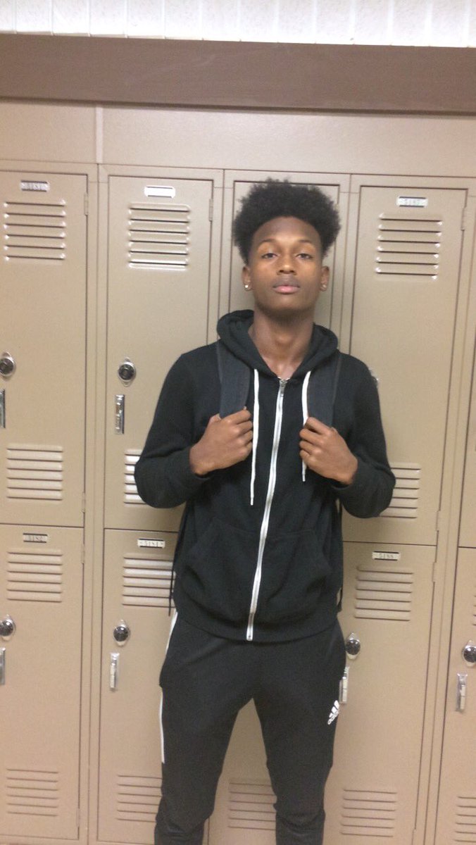 macjammer27's tweet photo. Ray’veon Scott. Eisenhower guard C/O 19. Good guard that can create his own shot and athletic. #BackcourtHoops-Jammer https://t.co/tifcHdRR7v