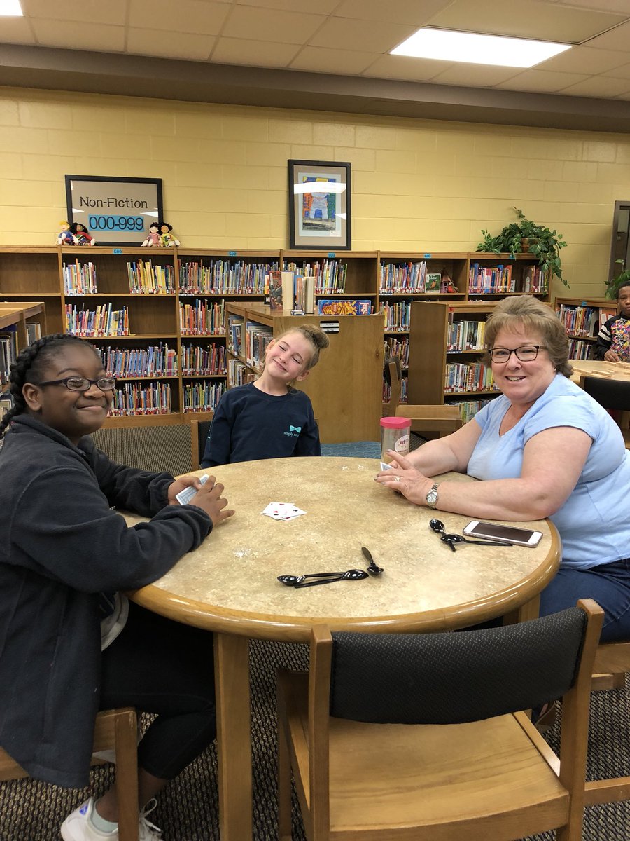 LBNELibrary's tweet photo. Club Day fun for 4th and 1st grades!ππ#lbne #coveyclubsrock https://t.co/1R5FieaR4Z
