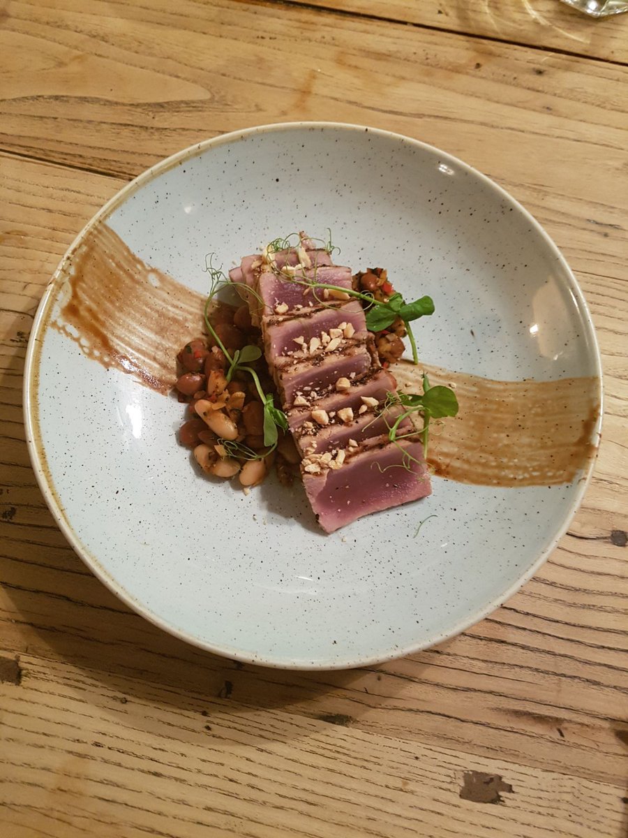 OXsylva's tweet photo. There's a delicious new menu now available @MaytimeInn - check it out: https://t.co/Djym5LUUWc https://t.co/uSreOSI8Rg
