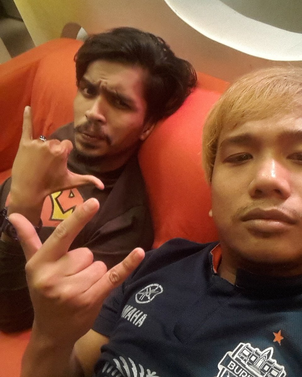 DiRealAcapMajid's tweet photo. Selfie sebelum avanger. #movietime #avanger #marvel #donework https://t.co/IvgygvEAyI