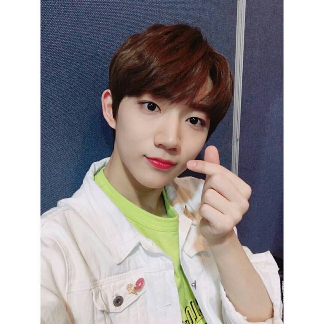 woongpink_1102's tweet photo. 아냐 섭아 잘해떠ㅠㅠㅠㅠㅠㅠㅠㅠㅠㅠㅠ
난 너 프로아이돌 모습에 치였잖아....
인이어,,,,마이크,,,,,안형섭,,,,,심장아파 https://t.co/G7NyCoh7ui