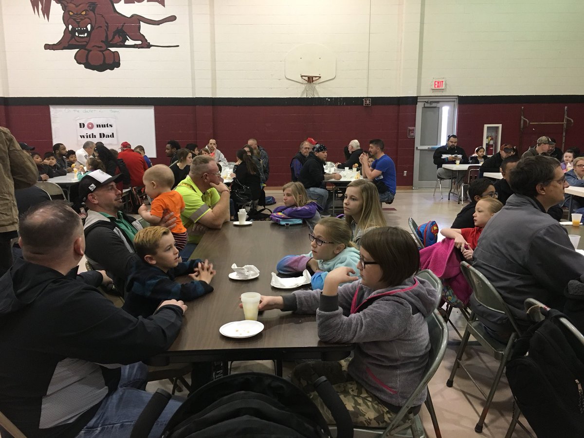 melissawerner32's tweet photo. Donuts with Dad this morning @Washington_NPS. Great turn out!  #npspanthers https://t.co/0AXY1z1low