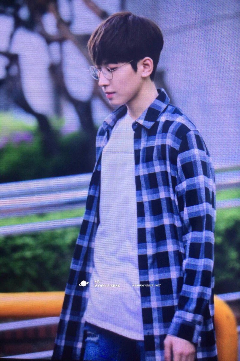 _wonwoo_glasses's tweet photo. 어디에나 있을 법한 옷을 입고 어디에도 없는 사람 https://t.co/Vln4pKdz6E
