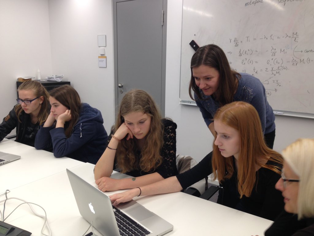 csbdresden's tweet photo. Part II of #GirlsDay @csbdresden: creating #gene2music from genome sequences with Anastasia from @MOSAICgroup1. The results are played live. @tudresden_de #facultyofcomputerscience @mpicbg https://t.co/P8cFEb4W3i