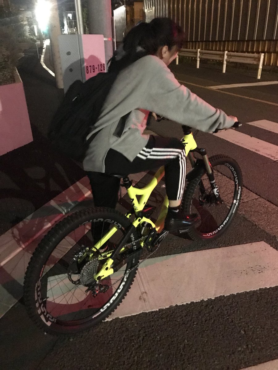 マウンテンバイク女子