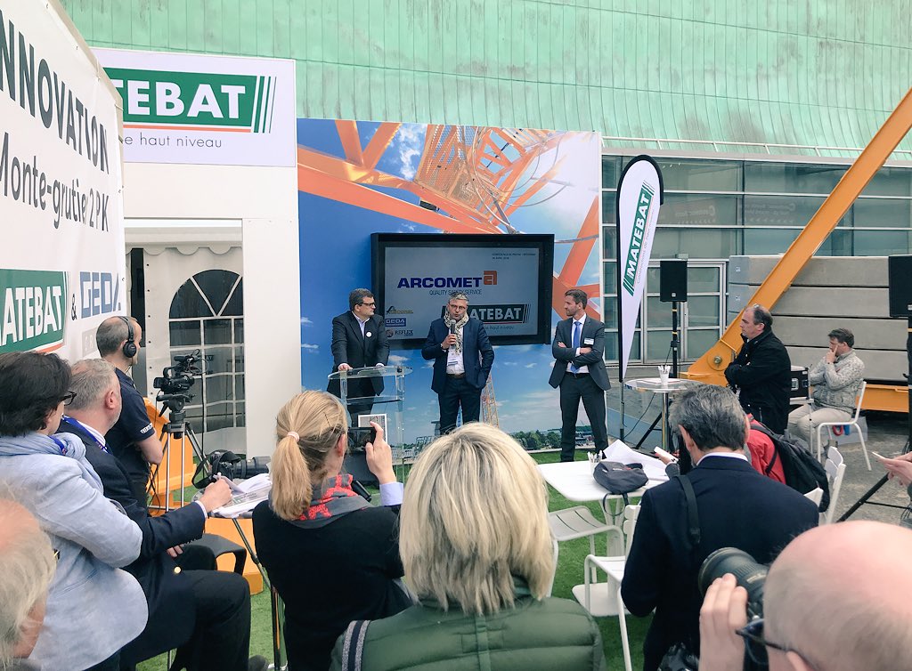 le_crieurpublic's tweet photo. Conférence #Matebat sur @intermatparis : création d’ASCOLAB d’un laboratoire d’innovation pour l’avenir de la grue à tour ! En partenariat avec #Ascotronics #bigdata #internetdesobjets #revolution https://t.co/0cMJw5SCkm