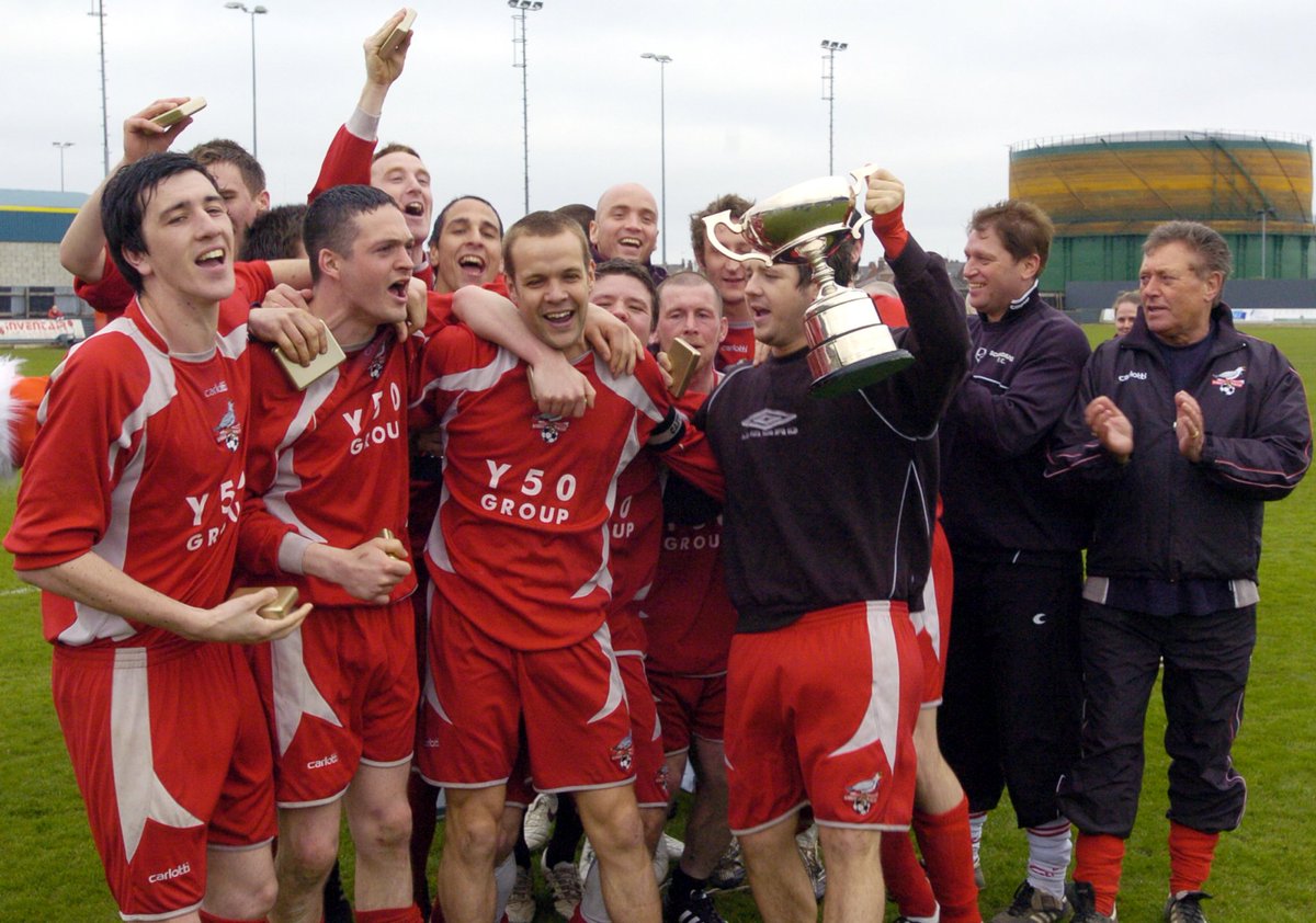 SN_Sport's tweet photo. PICTURE OF THE WEEK!!!
Do you recognise any of these @safc players celebrating in 2009?
Let us know!! https://t.co/LxWQNRNiNs