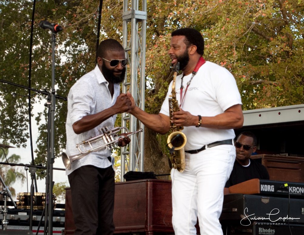 MeltonMustafa's tweet photo. This cat is ice cold!!! Yamin Mustafa on trumpet, Mustafa on Sax 🎷 Marcus Beneby on Organ. Photo credit Susan Caplan
#mustafaonsax #meltonmustafa #yaminmustafa #sankofajazzfest #ahcac #africanheritageculturalartscenter #libertcity #moonlight #artist #brother # https://t.co/5stPRSG1vJ