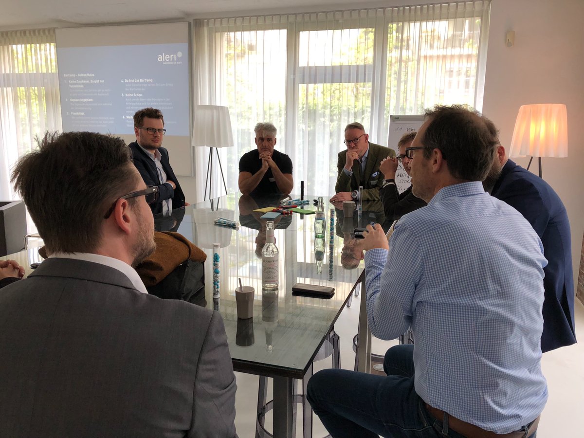 Die Barcamp-Sessions laufen: Auftakt macht Alexander Batschkus von Lotto Bayern über den Wandel vom Monolith zum Microservice #alerifriends #sharingideas <a href="/AleriSolutions/">Aleri Solutions GmbH</a>