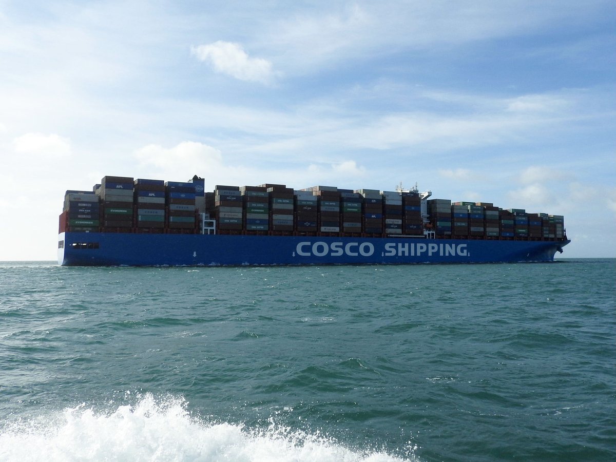 MTSGroupUK's tweet photo. MV 'Cosco Shipping Alps' dropped their #DeepSeaPilot off #Brixham today, Great Photos! #MTSPathfinder #BrixhamPilots #MTSGroupLtd #CoscoShipping https://t.co/QYUt2TpYqd