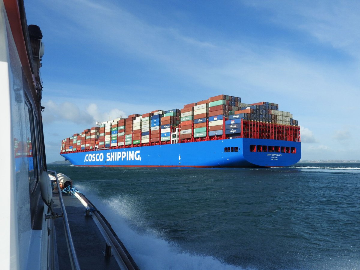 MTSGroupUK's tweet photo. MV 'Cosco Shipping Alps' dropped their #DeepSeaPilot off #Brixham today, Great Photos! #MTSPathfinder #BrixhamPilots #MTSGroupLtd #CoscoShipping https://t.co/QYUt2TpYqd