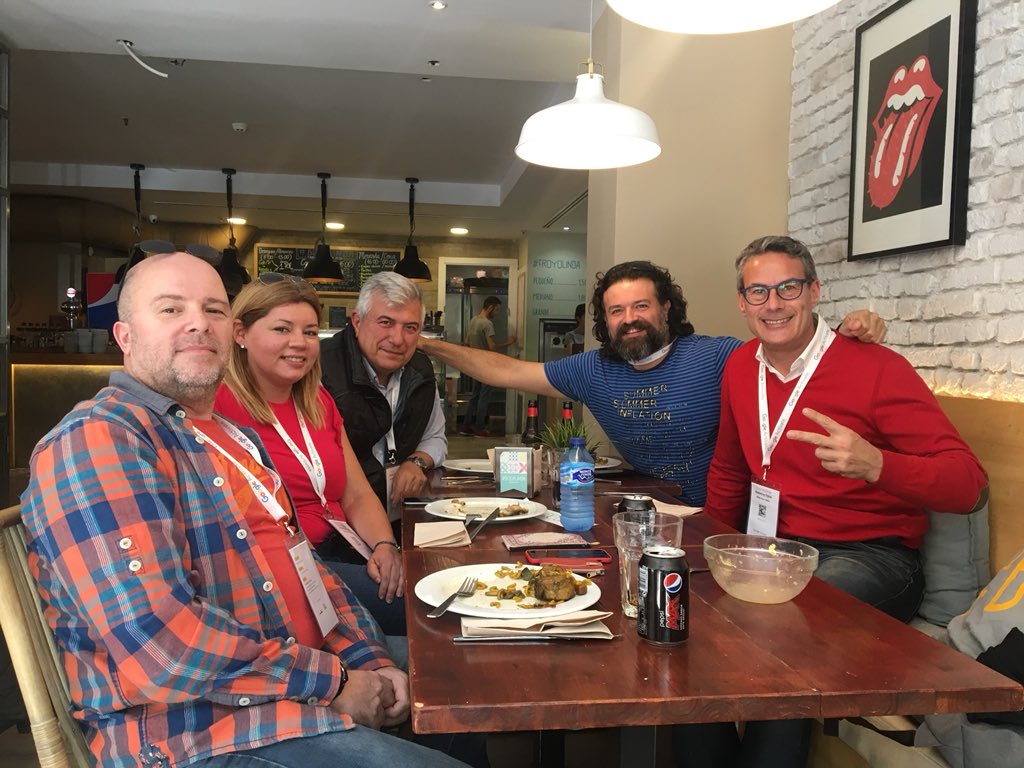 m_diaz_tallada's tweet photo. Disfrutando de la compañía y reponiendo fuerzas para seguir aprendiendo 💪🏼#ActívateValencia https://t.co/nK7C3wxIbv