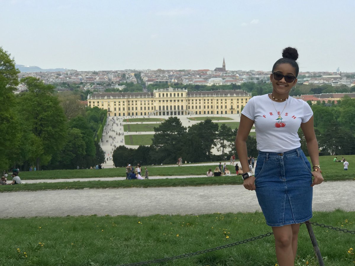 OGSTamara's tweet photo. The Schönbrunn Palace was a daydream #vienna #sjuglobal https://t.co/CrIVVP3ulK