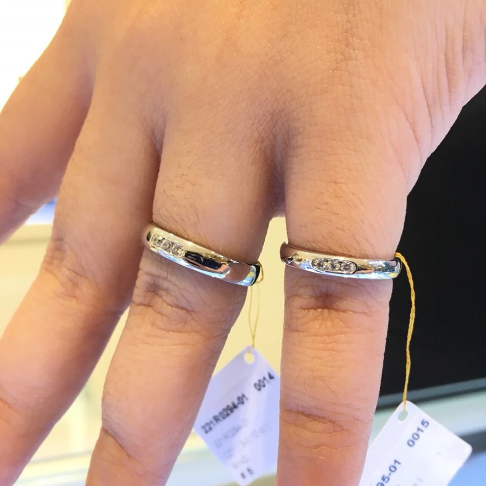 salehere1's tweet photo. 💍 Merii แหวนคู่ ราคาพิเศษ เริ่มต้นคู่ละ 2,400.-
📅วันนี้–31 พ.ค.61
📌ที่ สยามพารากอน/โรบินสัน สาขาพระราม9 เซ็นทรัล สาขาชิดลม/แจ้งวัฒนะ/บางนา/ปิ่นเกล้า/ลาดพร้าว/พัทยา และZEN
👉https://t.co/sTKorMHVlA
🆔@meriijewelry
#Merii #meriijewelry #Couplering
#Sale #Promotion #SaleHere https://t.co/MrXE2wyRT5