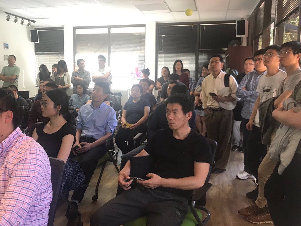RealQuarkChain's tweet image. CEO's small share conference in California.Although there are only 40 seats on the scene, it can not stop people's enthusiasm.