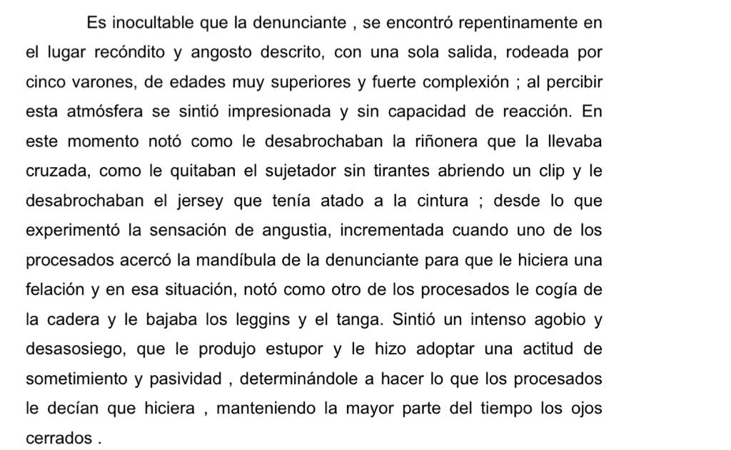 zalduariz's tweet photo. "Se encontró repentinamente en el lugar recóndito y angosto, con una sola salida, rodeada de cinco varones, de edades muy superiores y fuerte complexión". Joder, que lo escriben ellos mismos en la sentencia en la que dicen que no hay intimidación ni violencia (pág 56) #LaManada https://t.co/hpzDw4kZDH