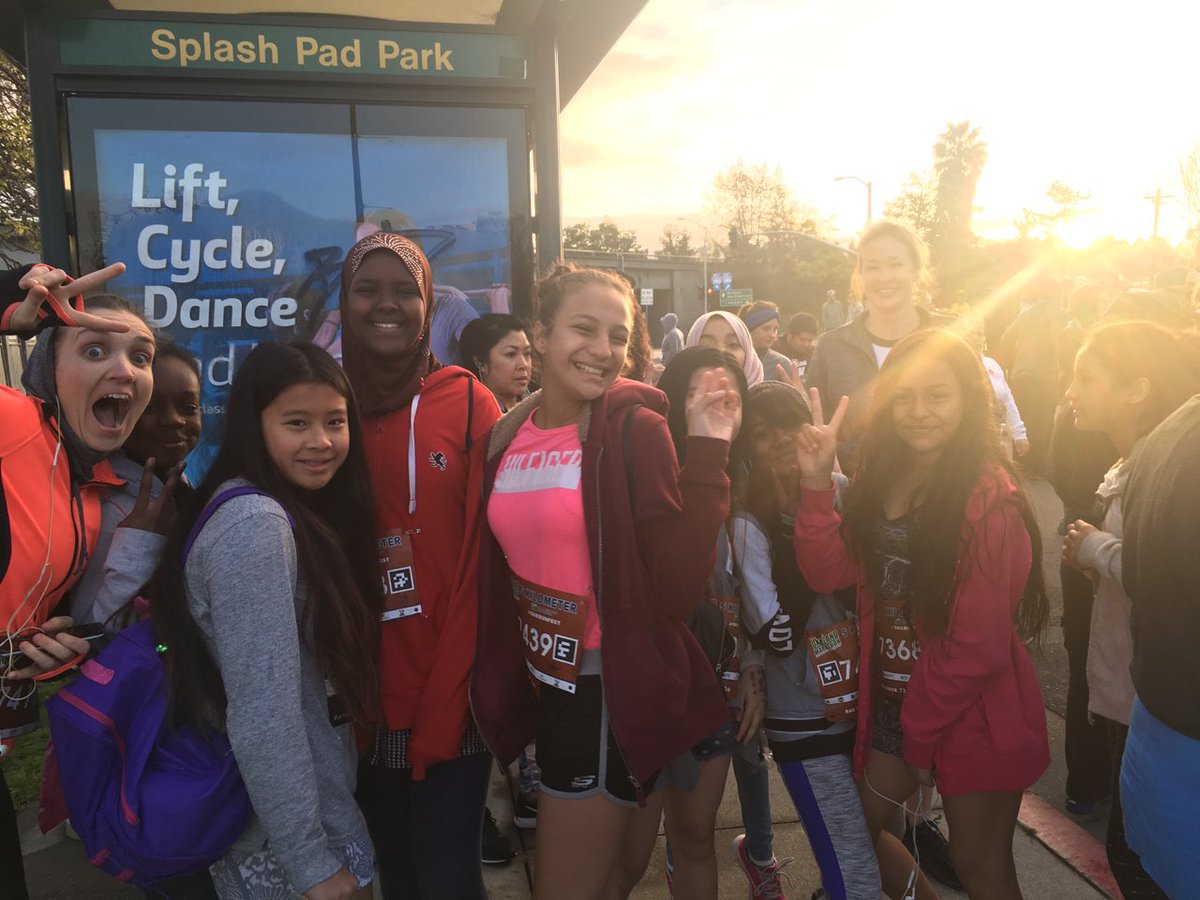 TeamGRR's tweet image. Race days are early mornings! We get to catch that beautiful sunrise. 🌄🤗👣👐 #funteam #runteam #instarunners #GirlsRunRoosevelt #Oakland #TeamGRR #riseandrun #OaklandMornings