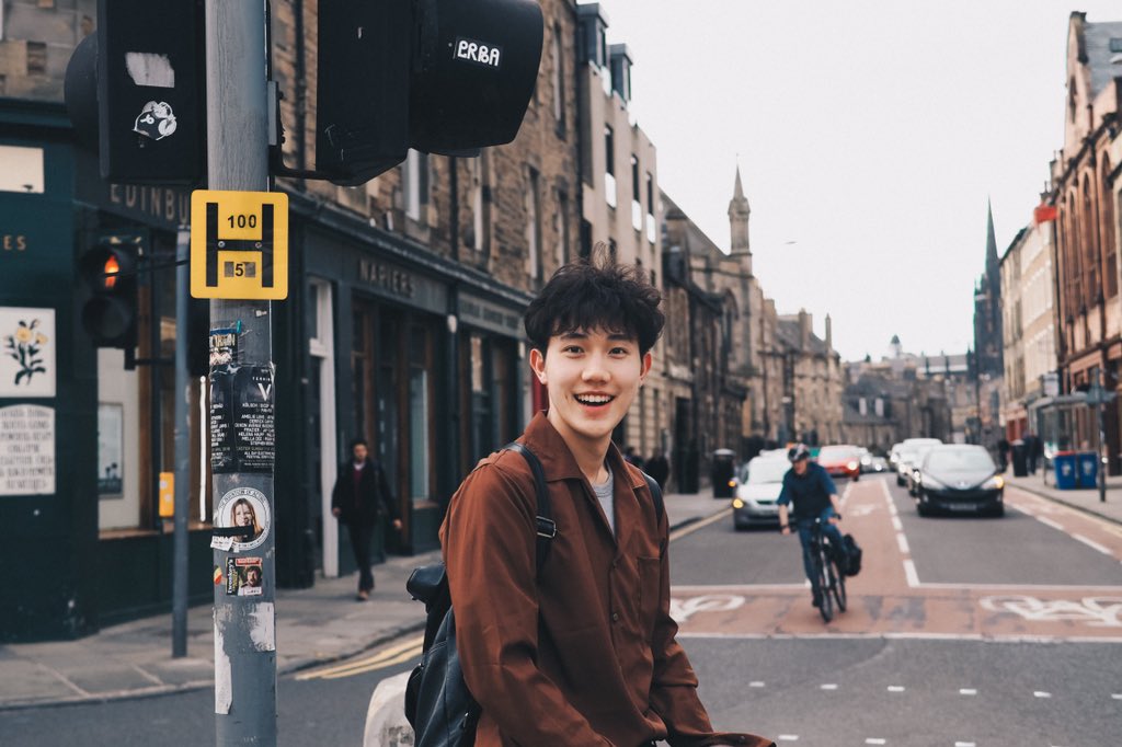 KenSiwakorn's tweet photo. Edinburg , Scotland คือน่าอยู่มาก เป็นเมืองไม่เล็กมากแต่ไม่วุ่นวาย ผู้คนที่นี่ happy https://t.co/HklnptUdCI